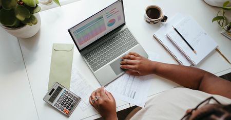 Własna firma w 15 minut. Jak założyć działalność online?