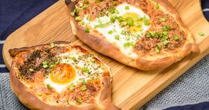 Chaczapuri z serem i jajkiem