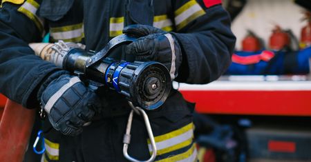 Katastrofa awionetki na warszawskim Bemowie. Samolot rozbił się i stanął w płomieniach