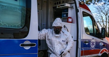 Koronawirus. Ewakuacja części pacjentów ze szpitala tymczasowego w Poznaniu