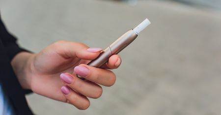 UE chce pokolenia wolnego od tytoniu. Po mentolach bierze się za inne smakowe wyroby nikotynowe