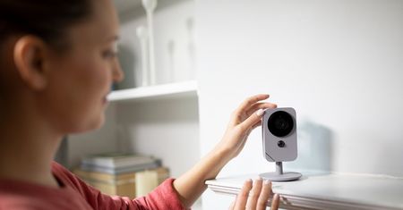 Zdobywał dostęp do kamer domowych. Pracownik ADT Security podglądał kobiety