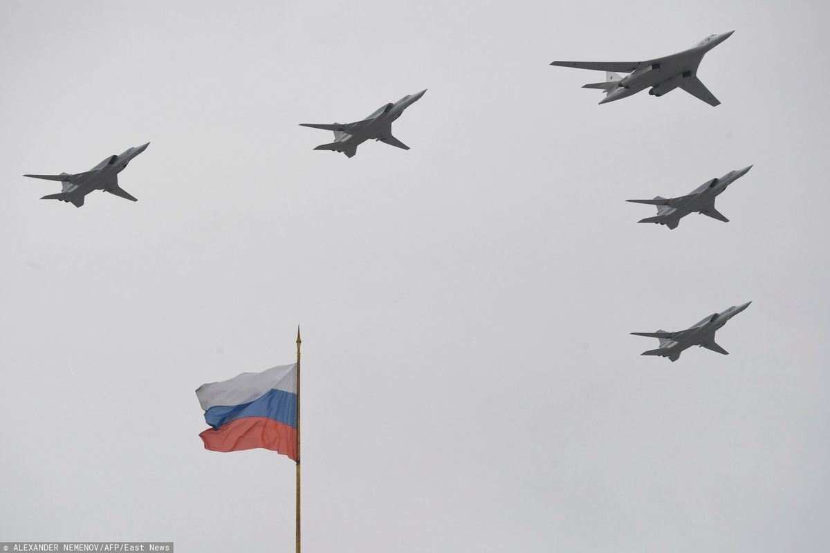 Rosja wysłała bombowce dalekiego zasięgu do patrolowania granicy Białorusi z Polską. Na zdjęciu Tu-22M3 