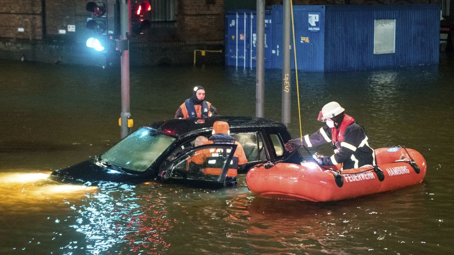 W związku z wichurą Hamburg znalazł się pod wodą
