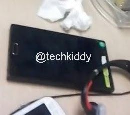 Złoty iPhone 5S, Galaxy Note 3 i Moto X na zdjęciach 3