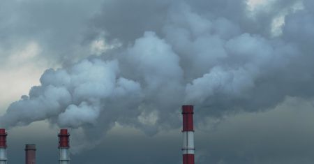 Globalne zanieczyszczenie dwutlenkiem węgla wzrasta. Poziom CO2 zbliżony do 2019 roku