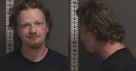 USA. Mężczyzna w kostiumie goryla terroryzował mieszkańców bloku