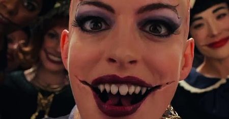 Anne Hathaway jakiej nie widzieliście. Aż się włos jeży