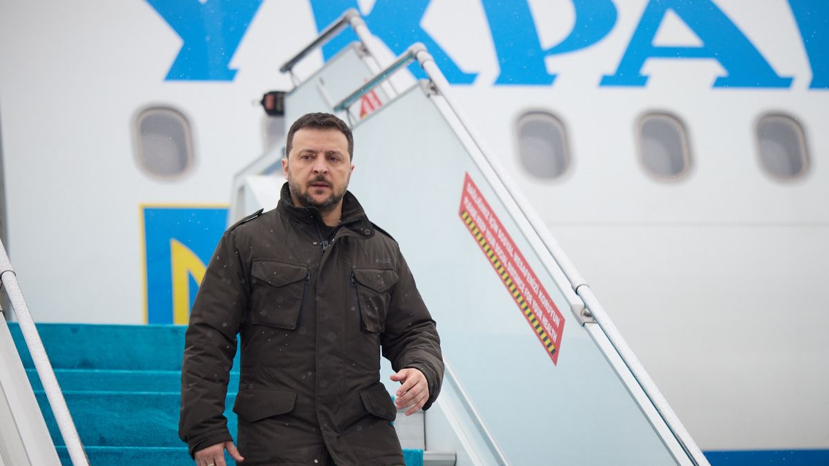 ISTANBUL, TURKIYE - MARCH 08: (----EDITORIAL USE ONLY - MANDATORY CREDIT - 'UKRAINIAN PRESIDENCY / HANDOUT' - NO MARKETING NO ADVERTISING CAMPAIGNS - DISTRIBUTED AS A SERVICE TO CLIENTS----) Ukrainian President Volodymyr Zelenskyy arrives to meet with Turkish President Recep Tayyip Erdogan in Istanbul, Turkiye on March 08, 2024. (Photo by Ukrainian Presidency/Anadolu via Getty Images)