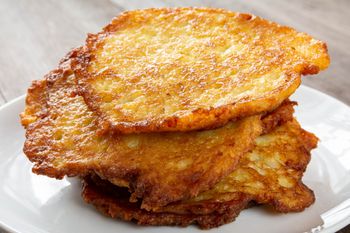 Ciocia dodaje 1 łyżeczkę do placków ziemniaczanych. Wychodzą 100 razy bardziej chrupiące i pulchne