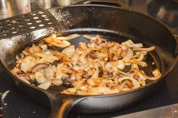 W PRL-u tani hit na kanapki. Dziś zapomniana, a pyszna, sycąca i szybka do zrobienia