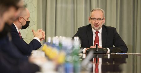 Pandemia wymknie się spod kontroli? Niedzielski o "czarnym scenariuszu"