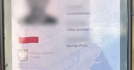 Pabianice: Nieletni zaskoczył policjantów nietypowym przestępstwem w telefonie. Sfałszował aplikację, aby móc robić zakupy dla dorosłych!
