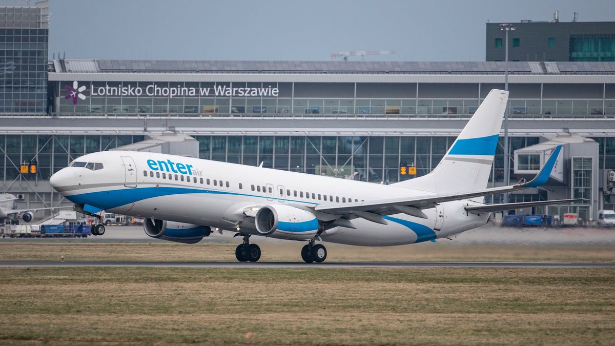 Tylko w miniony weekend na Lotnisku Chopina 300 rejsów było opóźnionych. Jak ustalił money.pl, bezpośrednią przyczyną w 152 przypadkach był "brak kontrolerów ruchu lotniczego"