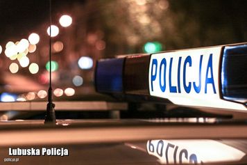 Brutalny atak w Żaganiu. 37-latek kopał kobiety i groził im śmiercią, użył też siekiery