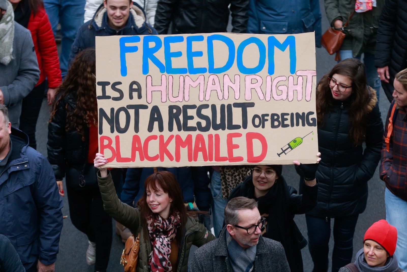 Protesty w Brukseli przeciwko obostrzeniom antycovidowym. 