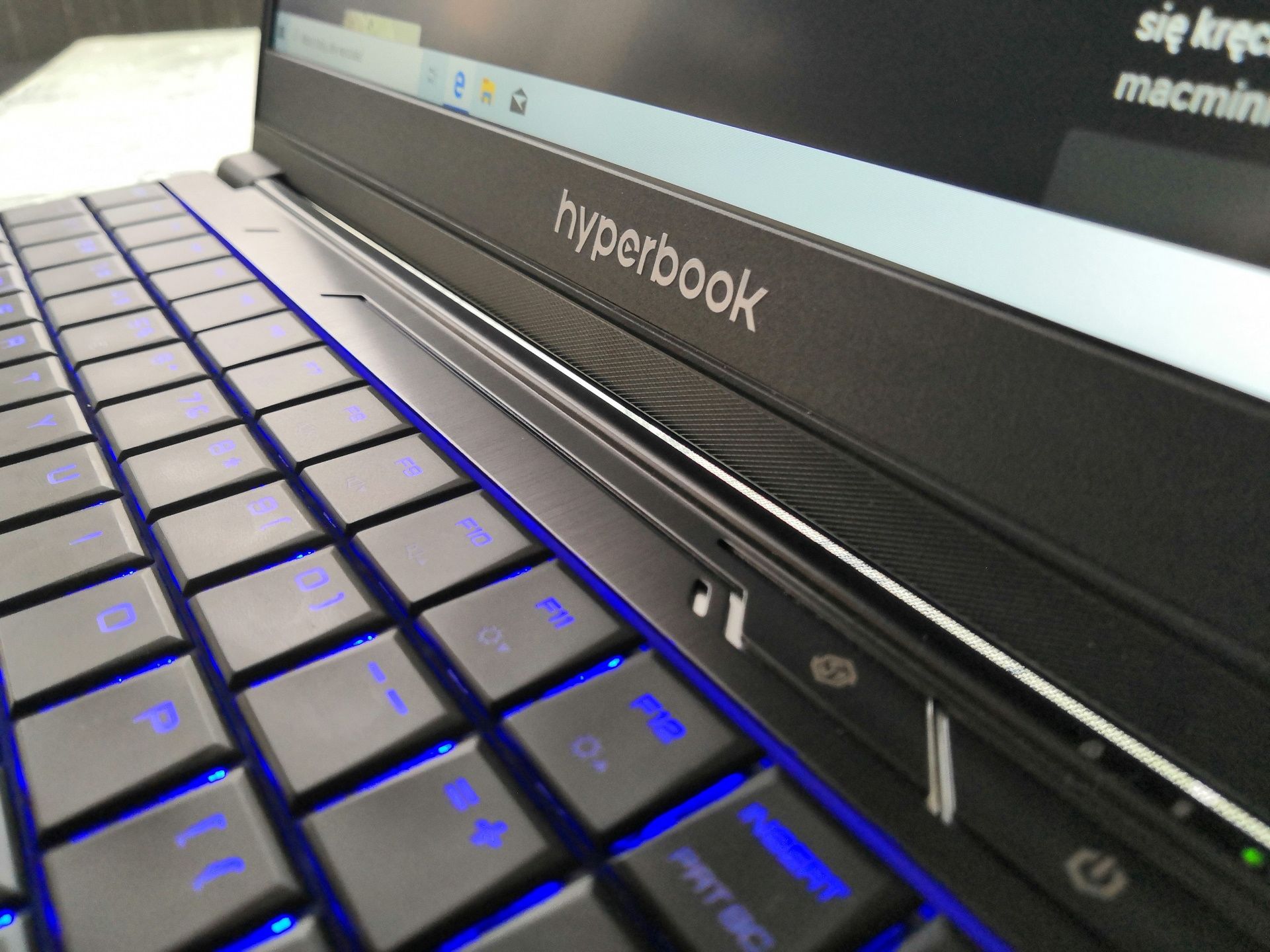 Hyperbook Pulsar Z15S: szybki aż pali się do roboty, momentami zbyt dosłownie (test) 2