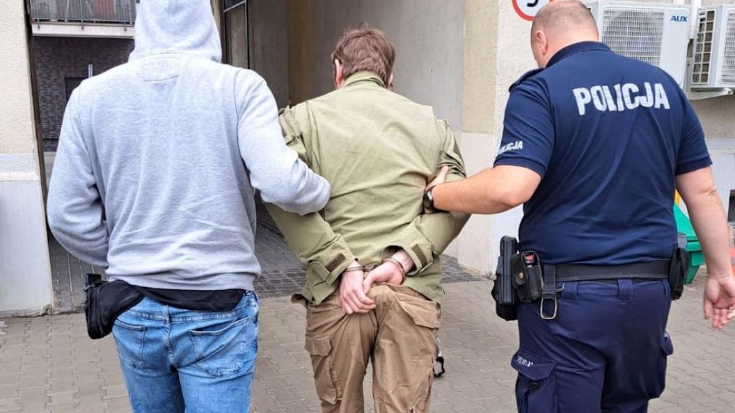 Użył granatu hukowo-błyskowego w klatce schodowej bloku 