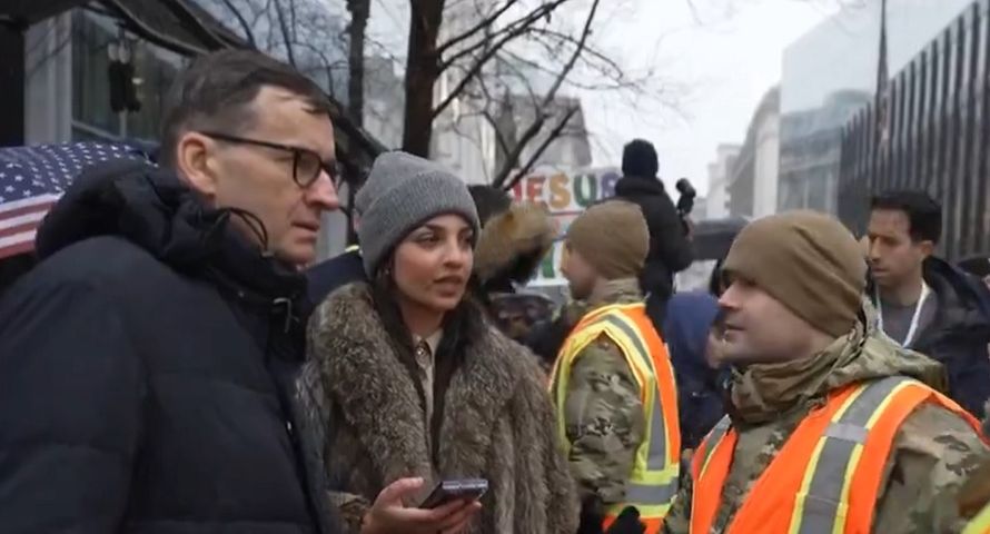 Morawiecki z problemami przed wiecem Trumpa. Karnowski wini Republikę