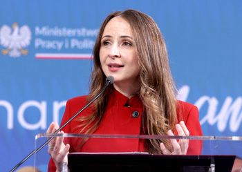 "Porąbało was w tym rządzie?". Zandberg ostro. Tak mu odpowiedziała ministra