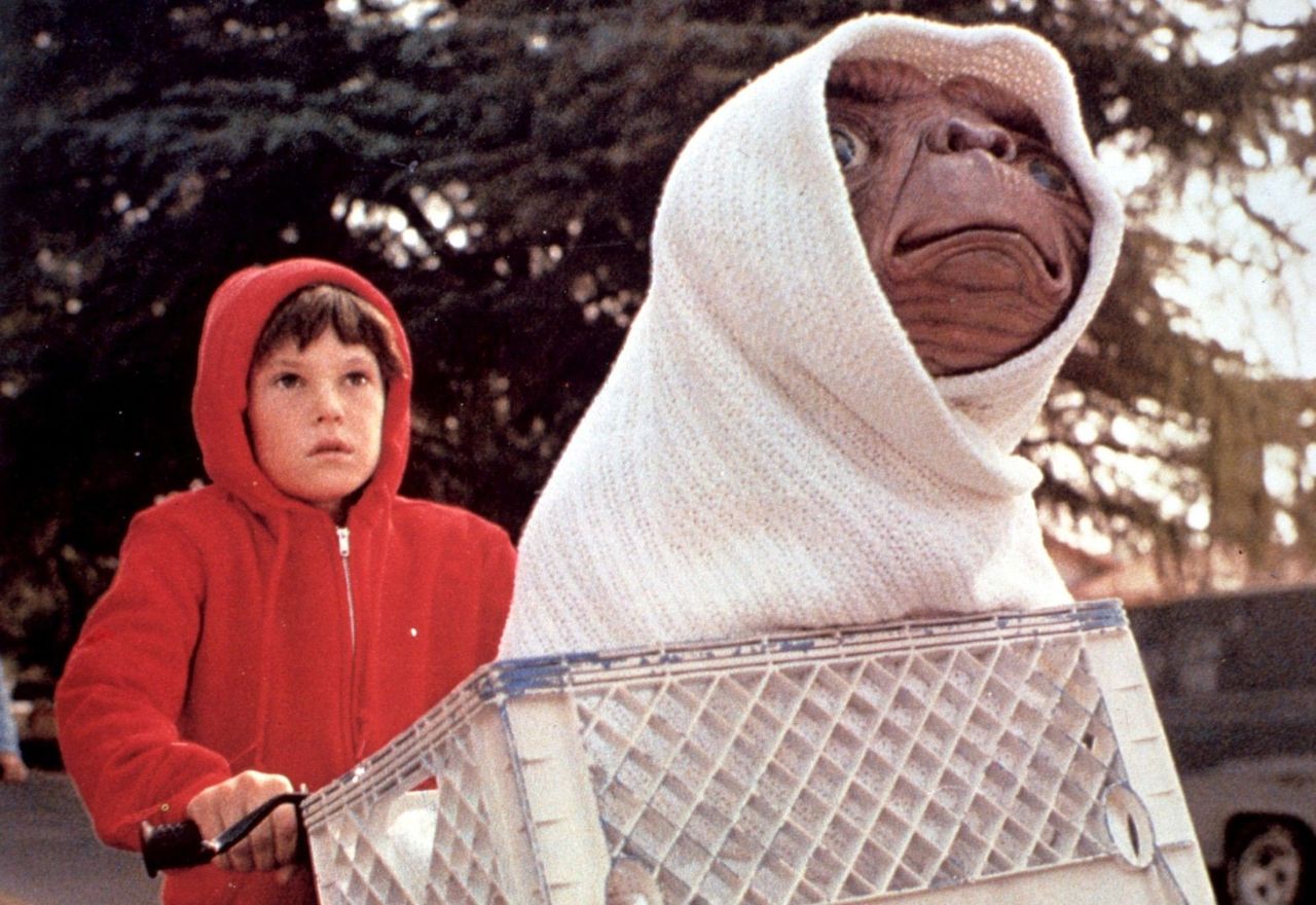 Henry Thomas - tak dziś wygląda chłopiec z filmu "E.T.". Czy zajmuje się po 40 latach? Sprawdź!