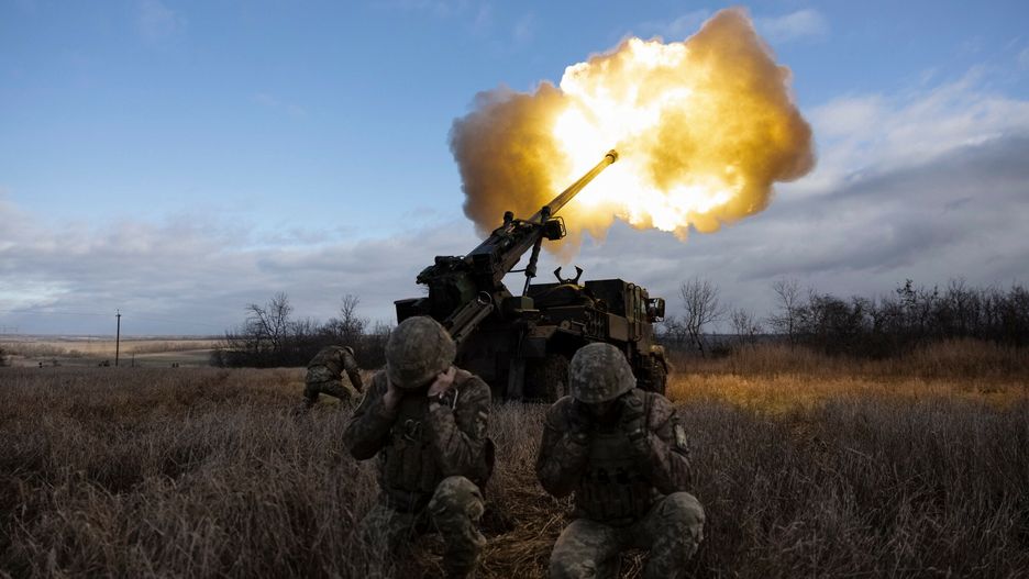 Ukrai?ska armia ostrzeliwuje rosyjskie pozycje
Ukrainian servicemen fire with a CAESAR self-propelled howitzer towards Russian positions in eastern Ukraine on December 28, 2022. (Photo by Sameer Al-DOUMY / AFP)
SAMEER AL-DOUMY