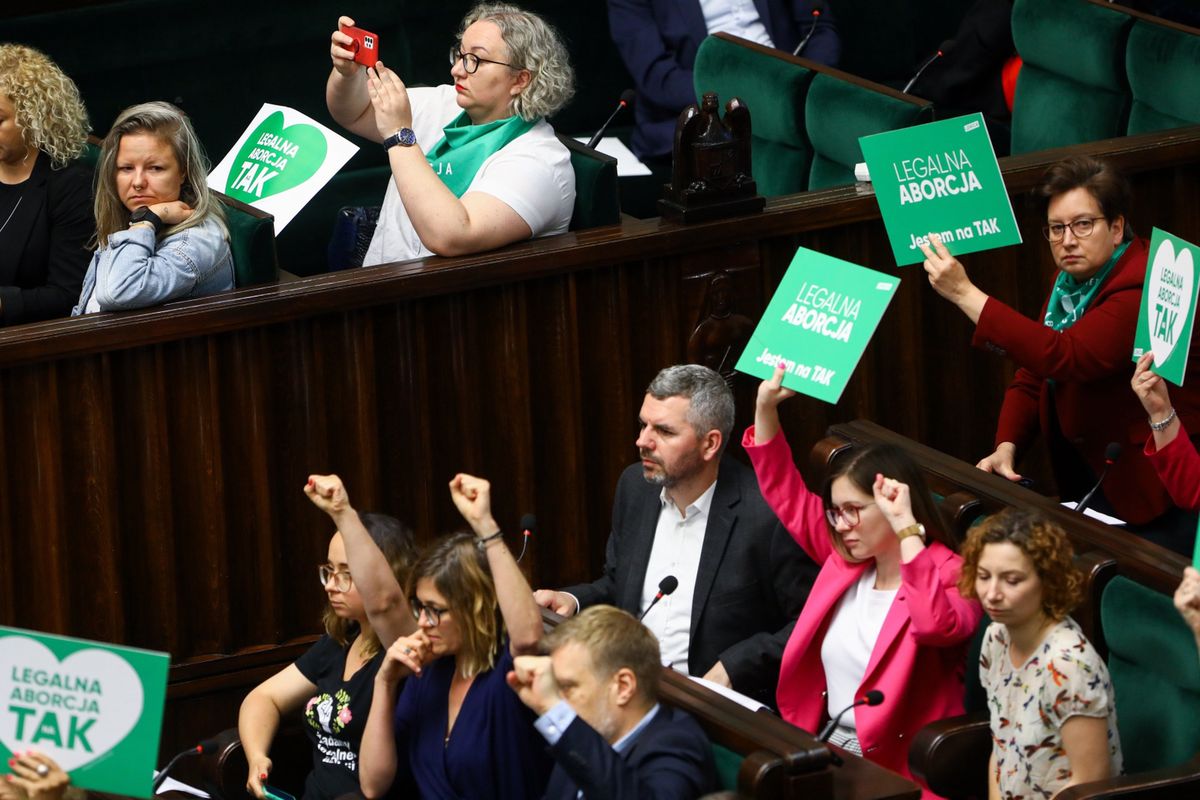 Marta Lempart oraz posłowie Lewicy podczas głosowania ws. liberalizacji prawa aborcyjnego