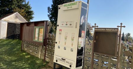 Wszystkich Świętych inaczej. Ten trend błyskawicznie zdobywa cmentarze w Polsce