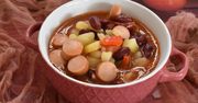Zupa parówkowa z papryką i ziemniakami. Tani obiad w pół godziny