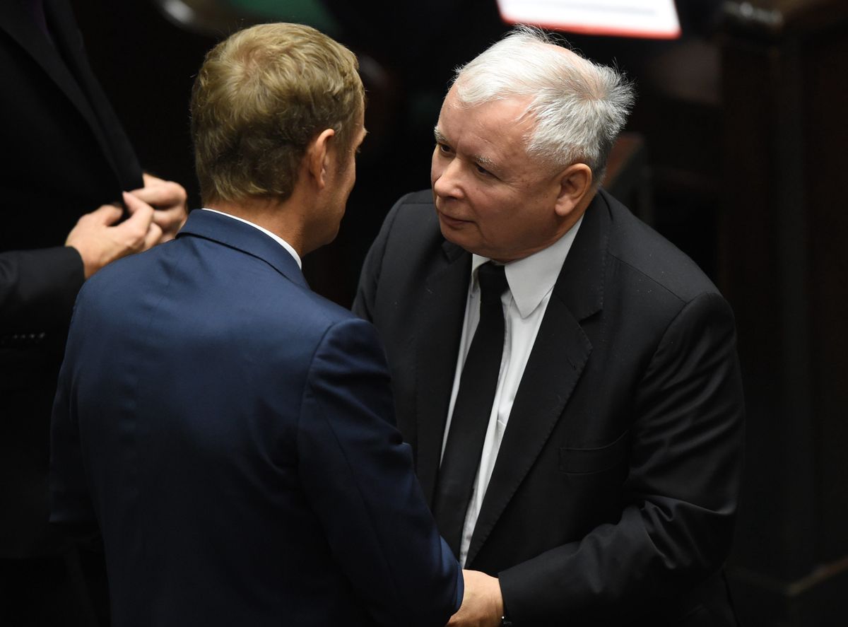 Jarosław Kaczyński w Sejmie: chamska hołota. Donald Tusk ripostuje