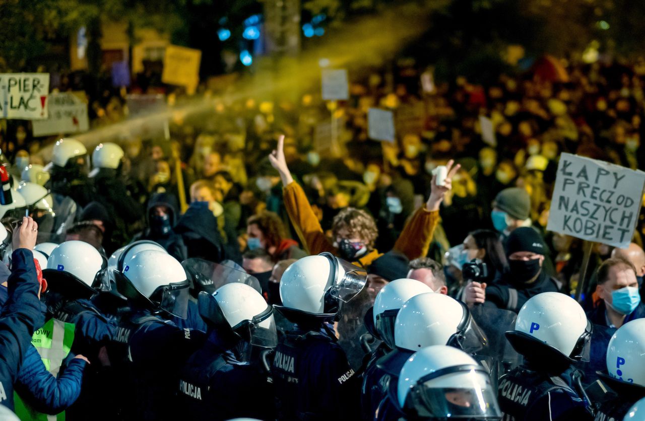 Katowice. Jeden z setek protestów przeciw decyzji Trybunału Konstytucyjnego, jakie odbywają się w całej Polsce.