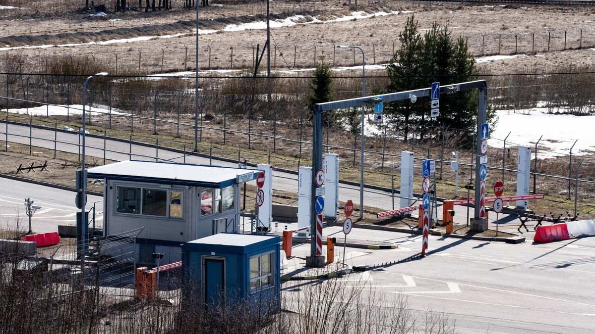 Views of Finnish Eastern Border Construction in Imatra, Finland's border city to Russia
IMATRA, FINLAND - APRIL 14: A view from a border cross as construction works continue at the Finnish - Russian border in Imatra, Finland on April 14, 2023. Finland constructs a wall along its border with Russia. The 200km-long fence to be placed at various spots. The eastern border barrier fence project is currently in the pilot stage, with a summer 2023 completion date set as the objective. Jakob Johannsen / Anadolu Agency/ABACAPRESS.COM 
Dostawca: PAP/Abaca
AA/ABACA
Construction site, Real Estate, budowa, Finlandia, fi�sko-rosyjska, granica, inwestycja budowlana, mi�dzypa�stwowa, mur graniczny, Rosja, wschodnia