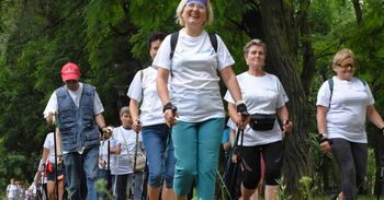 Inowrocław: Tak było podczas spaceru nordic walking po Solankach. Uczestnicy pokonali 4-kilometrową trasę.