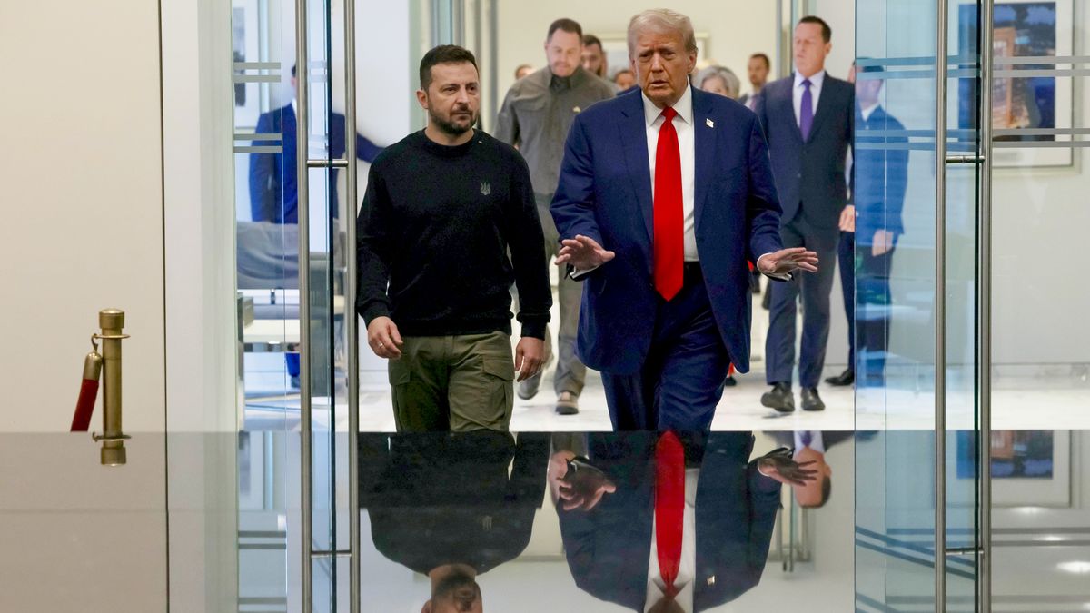 Wołodymyr Zełenski podczas spotkania z kandydatem na prezydenta Donaldem Trumpem we wrześniu ubiegłego roku