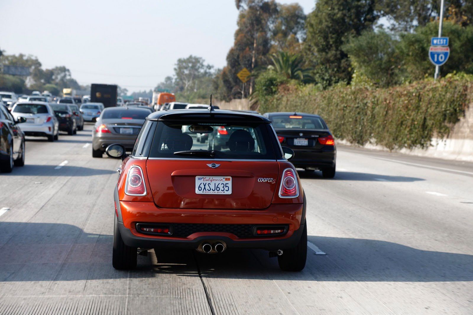 Galeria Mini jako celebracja sprzedaży półmilionowego egzemplarza w USA 140