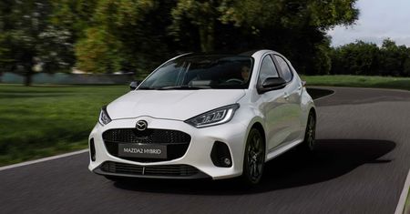 Mazda 2 Hybrid przeszła lifting. Teraz łatwiej odróżnisz ją od Yarisa