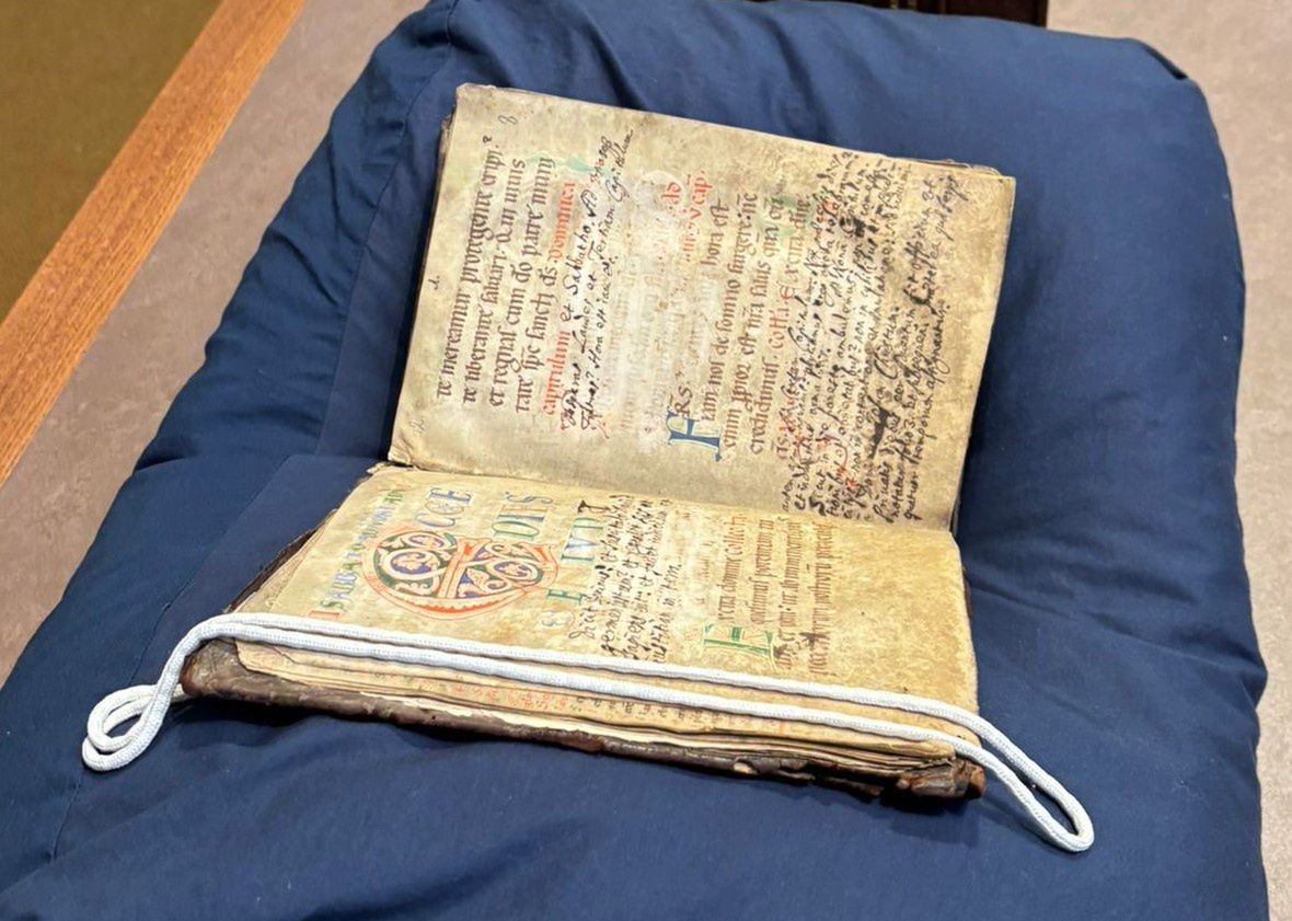 Zabytkowy cysterski rękopis z XII wieku wraca do Polski