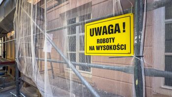 Przystajń: Wypadek przy pracach budowlanych. Mężczyzna spadł z rusztowania