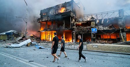 Krajobraz jak po apokalipsie. Wstrząsające nagranie z Kijowa