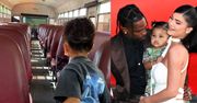 Kylie Jenner chwali się, że Stormi dostała od Travisa Scotta... WŁASNY AUTOBUS SZKOLNY: "Tatuś ją zaskoczył"
