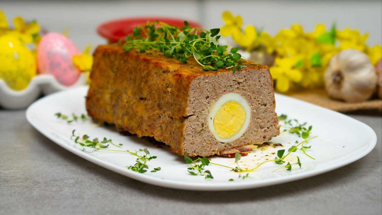 Pieczeń rzymska z wielkanocną niespodzianką. Nikt się jej nie oprze