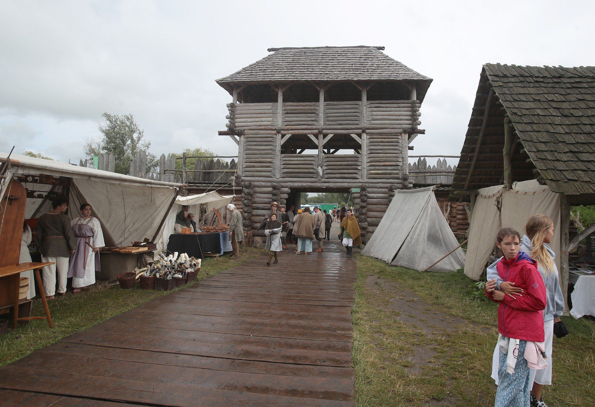 WOLIN ZACHODNIOPOMORSKIE 31 07 2025 30 FESTIWAL SLOWIAN I WIKINGOW NA WYSPIE WOLIN IMPREZA OD LAT PRZYCIAGAJACA REKONSTRUKTOROW Z CALEGO SWIATA FOT ANDRZEJ SZKOCKI/ POLSKA PRESS