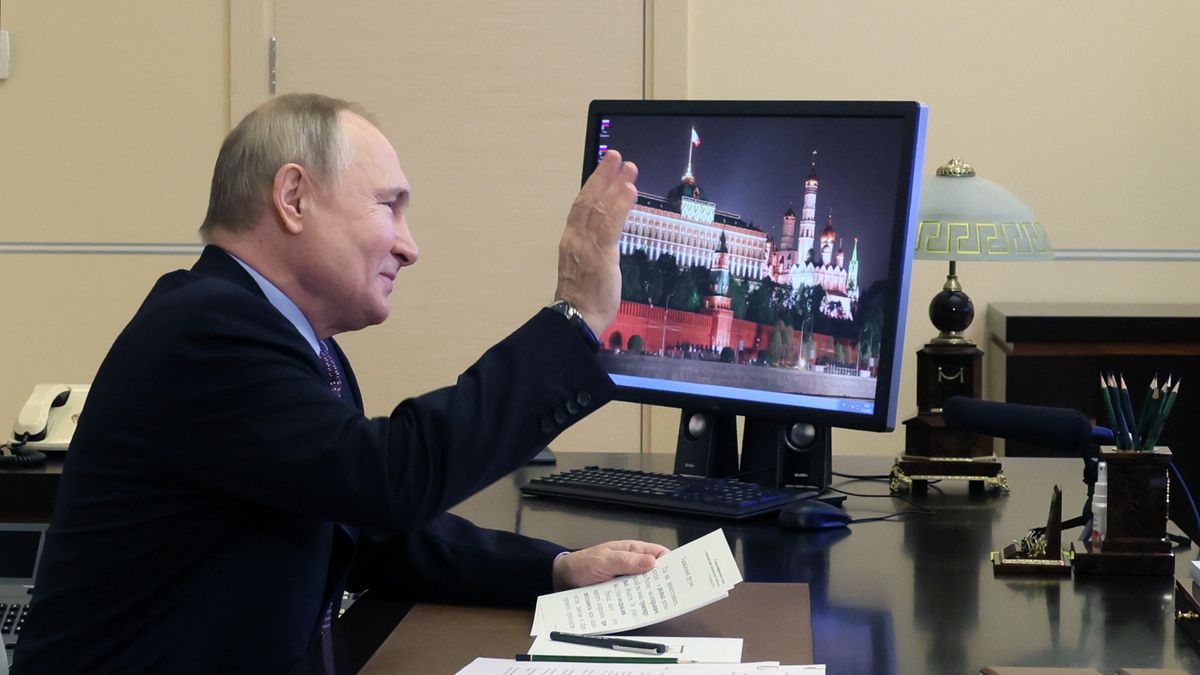 Russian President Vladimir Putin takes part in the opening ceremony of new and reconstructed transport infrastructure facilities via videoconference in Moscow, Russia, 13 December 2022. EPA/MIKHAEL KLIMENTYEV / SPUTNIK / KREMLIN POOL / POOL Dostawca: PAP/EPA.