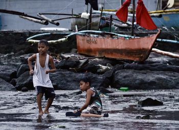 Burza tropikalna na Filipinach. Tysiące ewakuowanych i ofiary śmiertelne