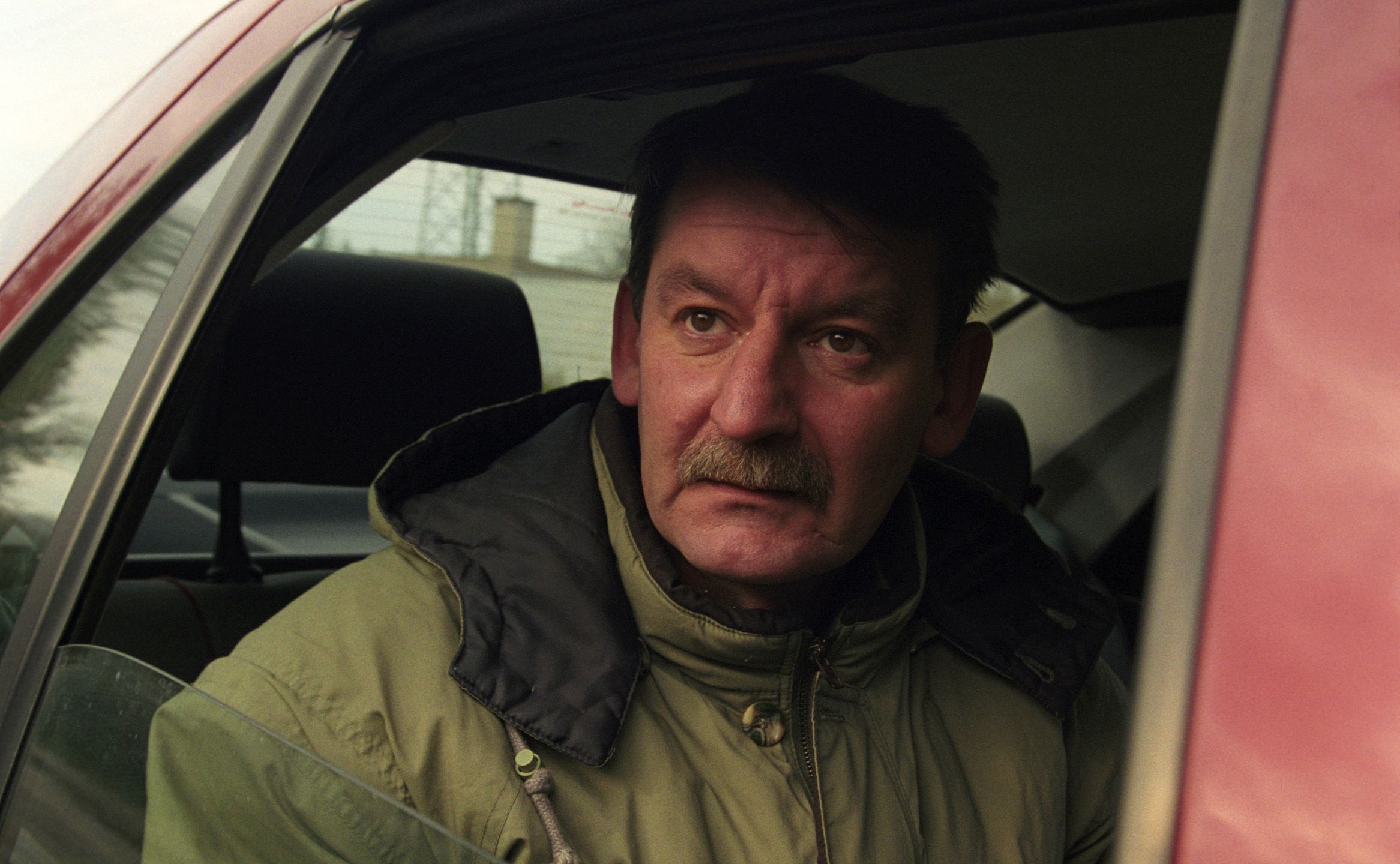 Obecnie Jan pracuje dorywczo. Utrzymuje się z renty specjalnej. Tłumaczy, że przecież nie musi jeść codziennie ciepłego posiłku. 