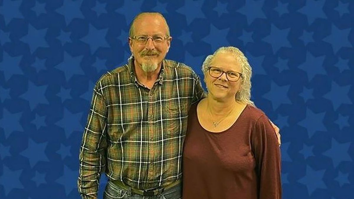 Gregg Hensley przyjechał po odbiór nagrody z żoną