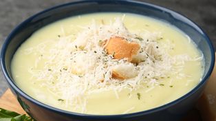 Z resztek rosołu gotuję tę zupę. Aromat sera czuć w całym mieszkaniu