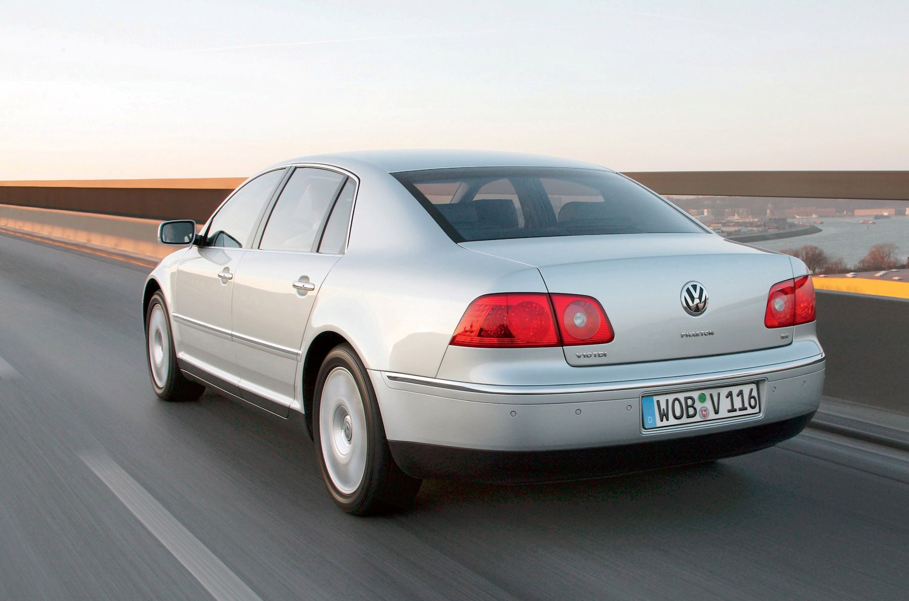 VW Phaeton V10 TDI - koszty utrzymania porównywalne z Passatem 1.9 TDI, tylko wszystko trzeba pomnożyć razy 5.
