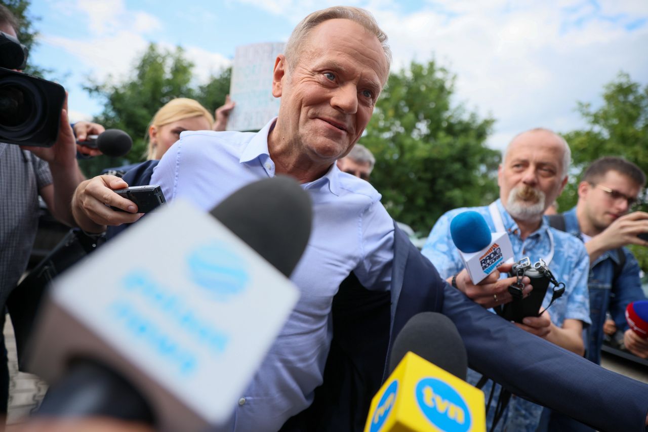 Donald Tusk grzęźnie? Nowy sondaż po wpadce w TV