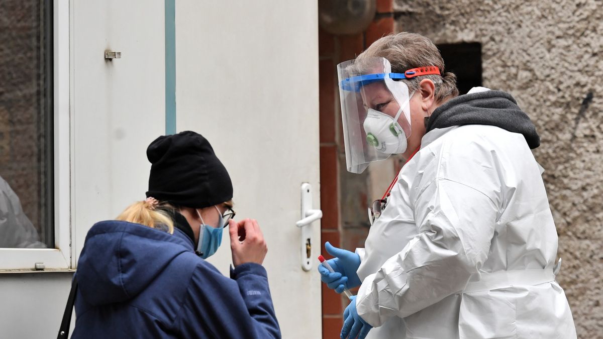 Ponad milion osób straci dochód, jeśli sanepid skieruje ich na kwarantannę. 